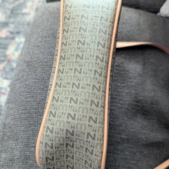 Nine West Shoulder Bag Monogram Gray Taupe Tan Purse Gold Tone Hardware Y2K - Picture 7 of 13